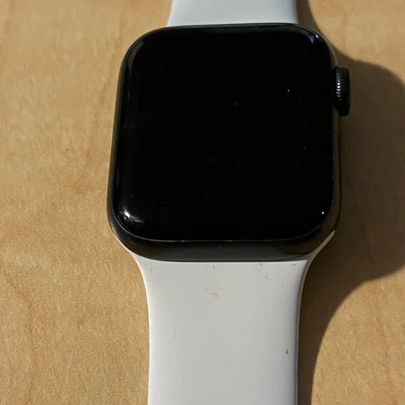 SOLD Apple watch series 5 aluminium black GPS - Picture 7 of 9